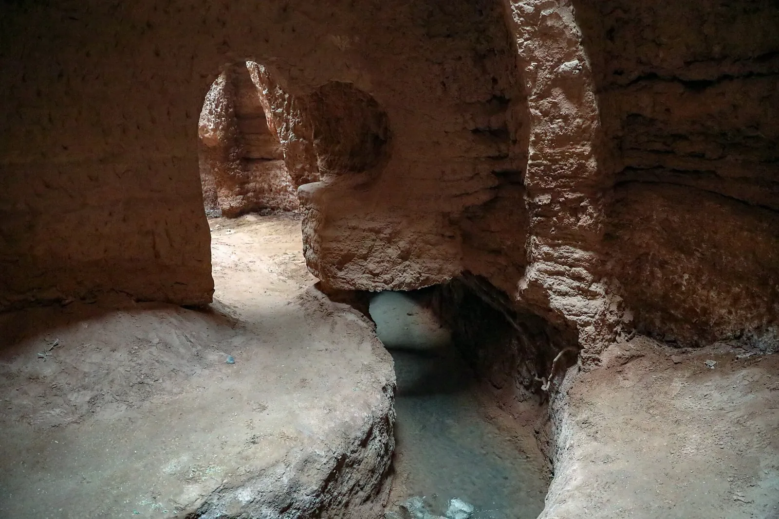 Inside a Persian qanat at Shafiabad